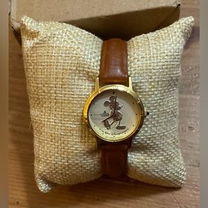 Disney/Lorus Ladies vintage gold tonedplated waterproof calfskin wristband watch